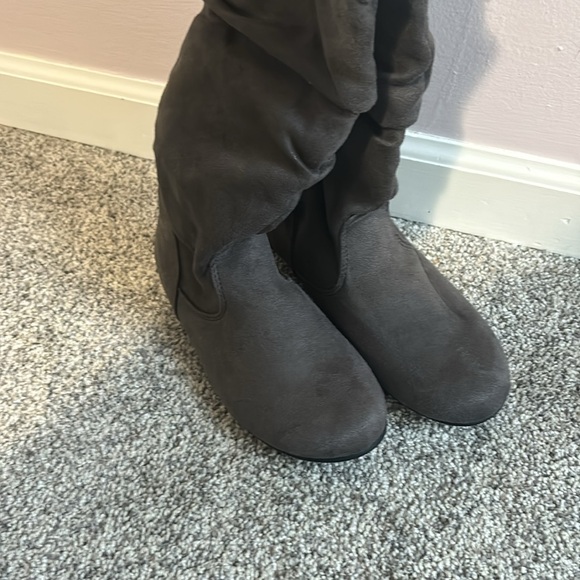 Boots - Picture 3 of 3